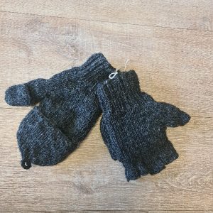 Woolen hand knitted gloves