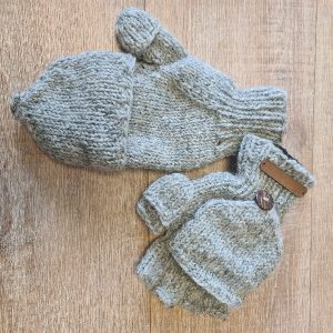 Woolen hand knitted gloves