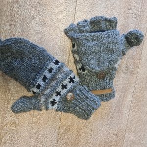 Woolen hand knitted gloves